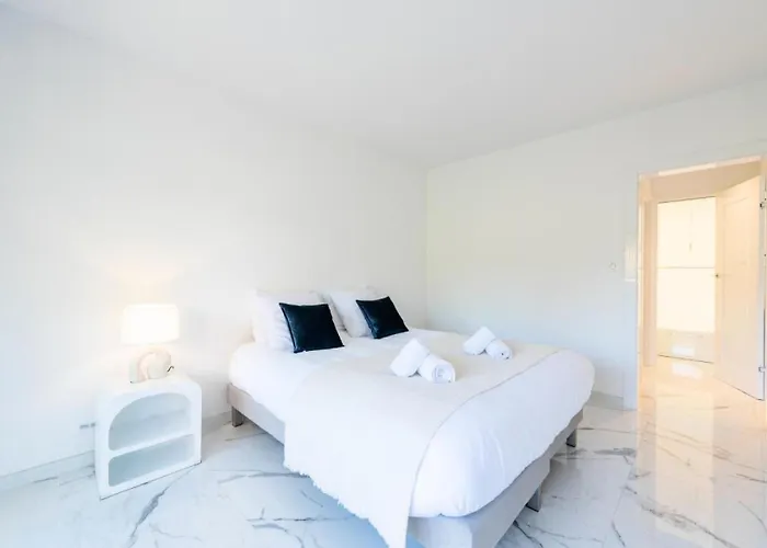 Spacieux 3p En Avec Piscine - Spacieux 3p En Avec Piscine Mae-3033 *