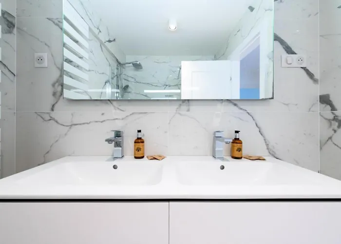 Spacieux 3p En Avec Piscine - Spacieux 3p En Avec Piscine Mae-3033 *